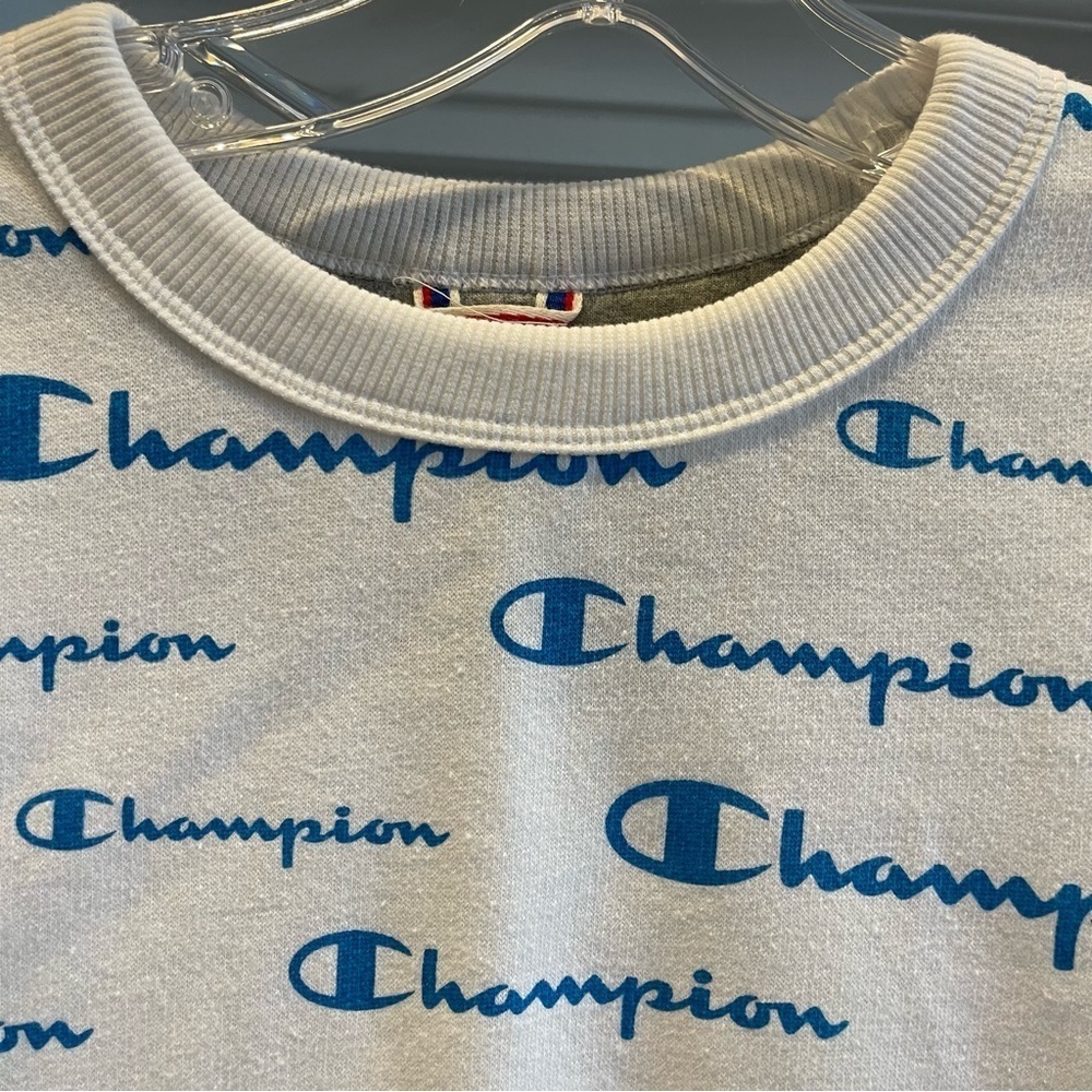 BR: NWT Champion Sweatshirt White & Multiple Blue "Champion" Word Logos Men's S - Picture 5 of 8